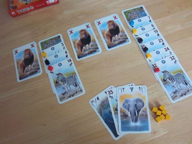 La fin de partie peut être déclenchée à tout moment. Que feriez-vous, sachant qu'il reste 2 cartes à chacun de vos adversaires et que vous pensez être en tête ? 