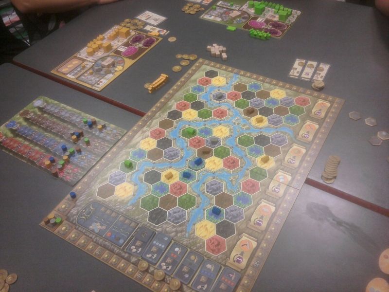 Mise en place du jeu, Caro et les Morbancs font la 1ère action de la partie