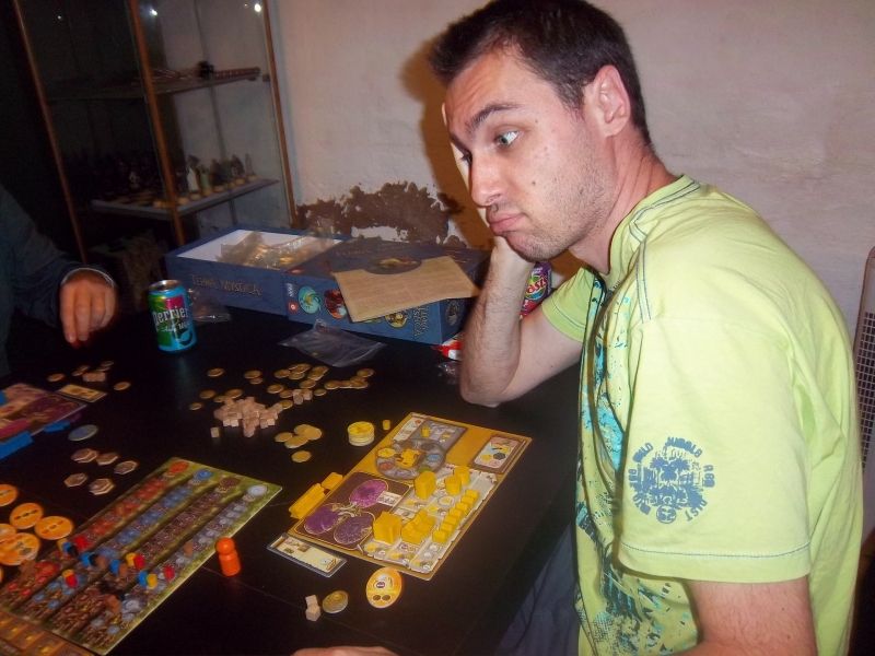 Monsieur Kapitch, dubitatif devant ses Fakirs...