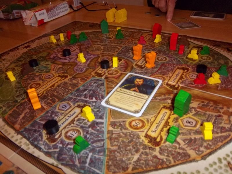 Le plateau final...Au début de son tour, les agents jaunes de monsieur Zhor sont bien présents dans 10 quartiers (à 3 joueurs). Lord Vétérini a gagné !