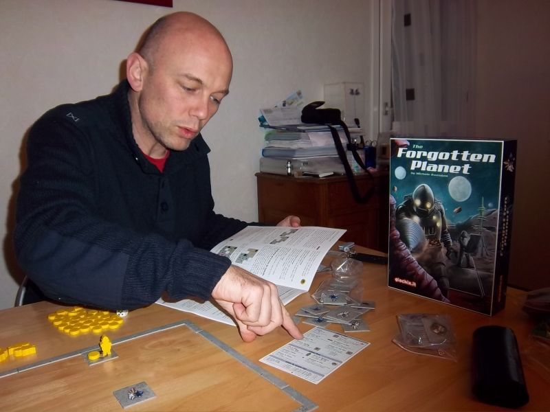 Monsieur Palferso, aux explications des règles de Forgotten Planet...