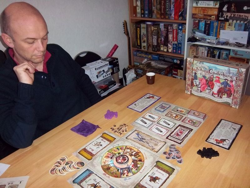 Palferso se prépare à jouer son premier coup. 