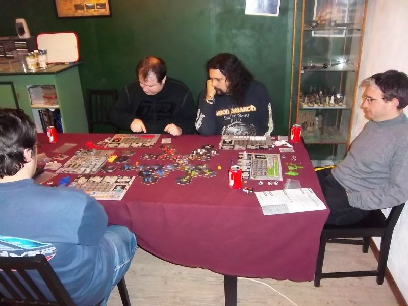 ...et une "courte" partie de Eclipse, jouée à 4, et dont je connais même pas le résultat (je suis pourtant parti vers 1h30 du mat...)