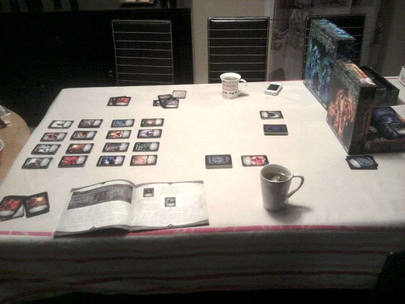 La table est prête, le jeu est prêt, les tasses de Verveine sont prêtes aussi.