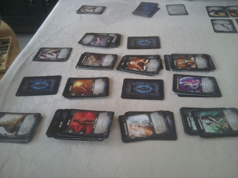 La partie est longue, nous avons épuisé pas mal de cartes alors que nous n'étions que deux ...