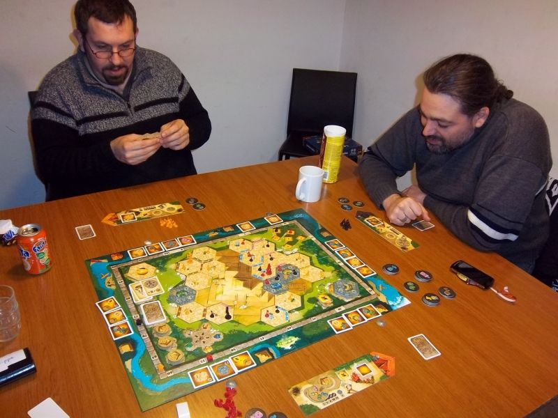 Le centurion Lapinus et monsieur Lucif plongés dans l'un des mystérieux temples découverts la semaine dernière...