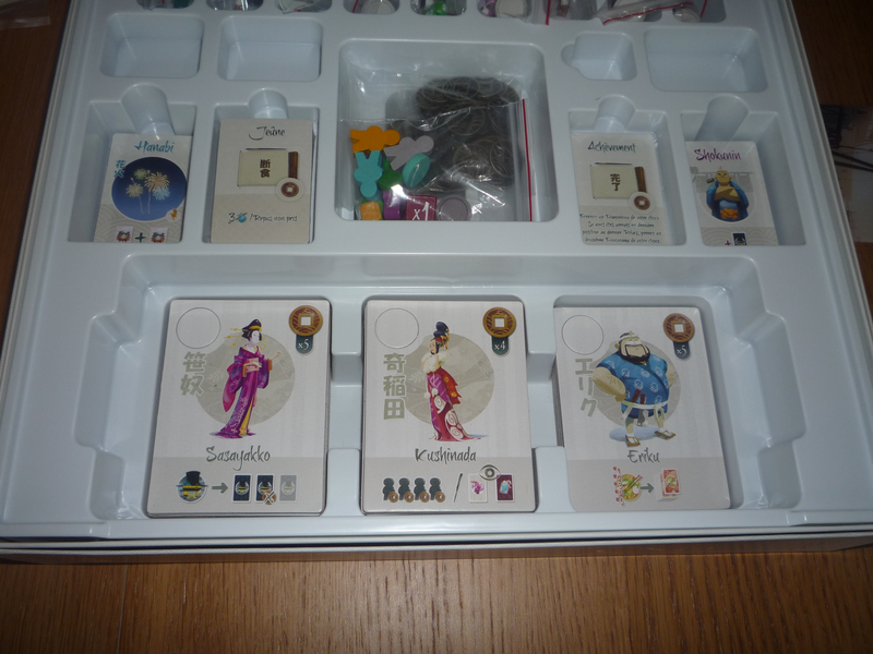 Les cartes personnages dans leurs thermoformages