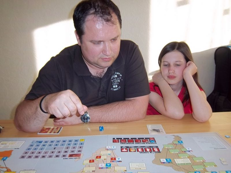 Le yankee Lilajax en action, sous le regard attentif de sa fillotte. En avance sur l'échelle des points, il sent qu'il peut bientôt en finir...