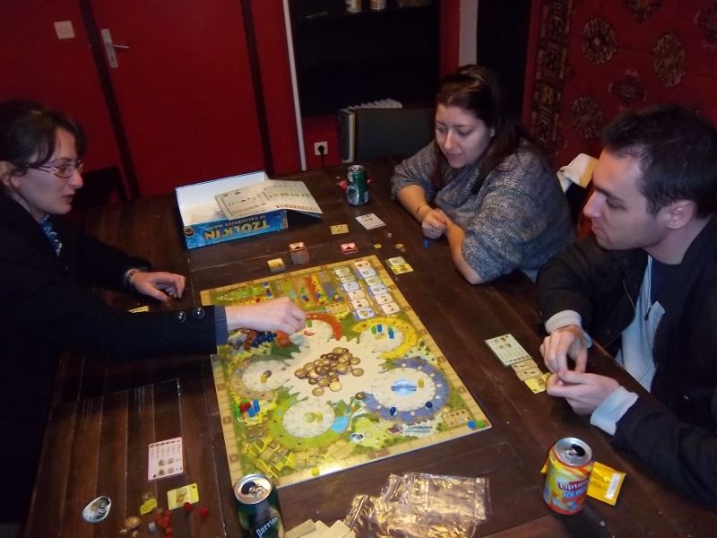 Mademoiselle A en action sous les regards de mademoiselle Floriane et monsieur Kapitch...