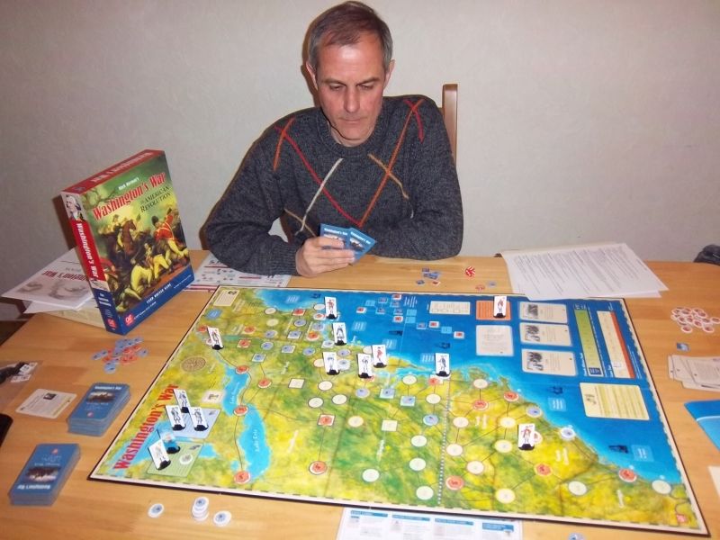 Mon adversaire britannique en pleine réflexion.