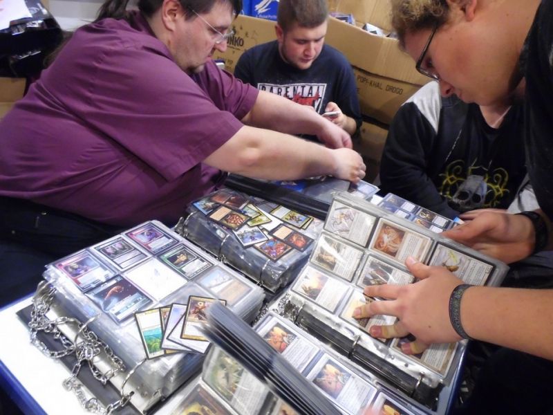 Il y avait plein de stands pour acheter des cartes Magic à l'unité ou des packs de 36 boosters de plusieurs éditions, dont de très anciennes (Tempête, en japonais, par exemple).