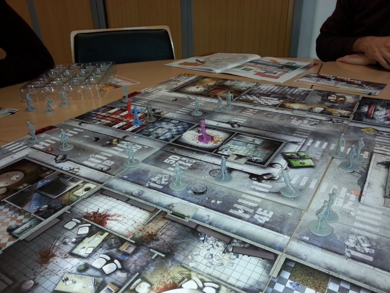 Juste avant la fin, nous avons un cocktail molotov, nous nous sommes regroupés sans bruit, tous prets à courir vers le salut !