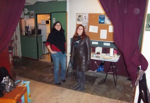 Vous avez surement remarqué un carton Tefal sur la table...c'est parce que pendant ce temps là, deux esclaves grecques capturées après une partie d'Olympos nous préparaient des gauffres.