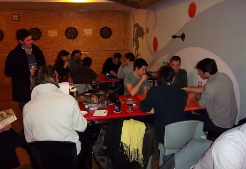 Une vue sur les autres tables durant la première ronde. 