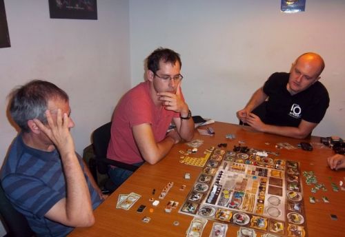 Et comme toujours à Automobile, ça cogite dur...