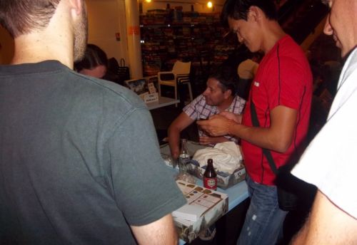 Marc André s'est prêté gentiment à l'exercice des dédicaces...