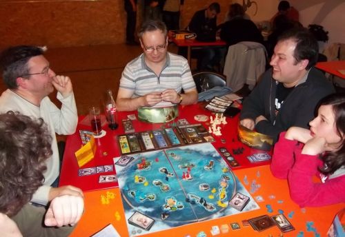 Monsieur Lubjisen semblait sur le point de gagner...et puis on réalise qu'il y a moyen de le contrer, alors évidemment, certains rigolent...Notez que moi, j'ai pas rit (ou alors pas fort).