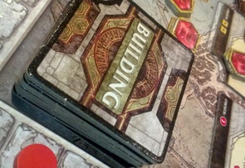 voyez la piste de score, Karine en Bleu tente de voler la victoire, mais le Noir n'a pas dit son dernier mot ! 