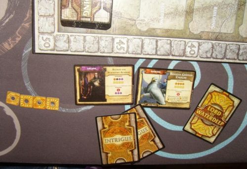 Les infos que je connais sur les cartes possédées en début de partie par Mel. Elle aussi va avoir besoin d'argent...