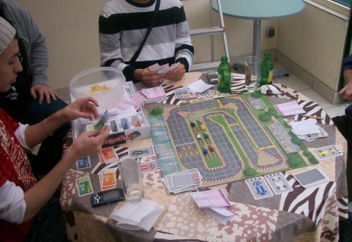 Jonathan sera celui qui aura fait les meilleurs paris en général (ne parlons pas de la première course) mais ses achats de voitures aux enchères furent trop gourmands. Il finit troisième.