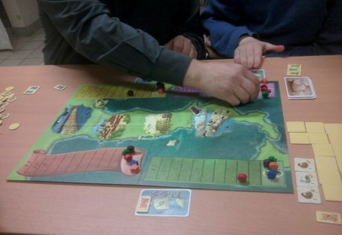 Le pion bleu va grimper.