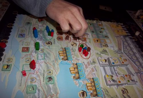 il est plutôt sympa ce plateau d'ailleurs, pas aussi sombre que pourrait le laisser croire la boite. 