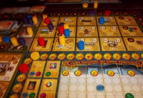 On approche tout doucement de la fin...les tonneaux rouges sont les miens.